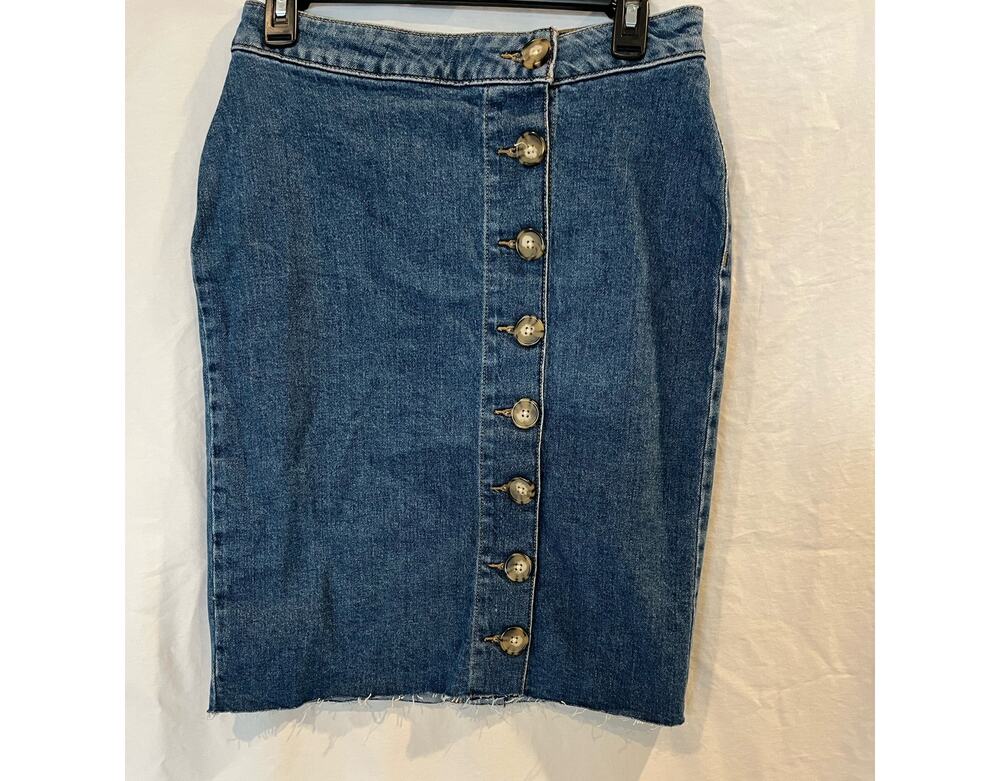 MJeans by Maurices Women's Denim Button Front Skirt Back Pockets Size 6 Casual